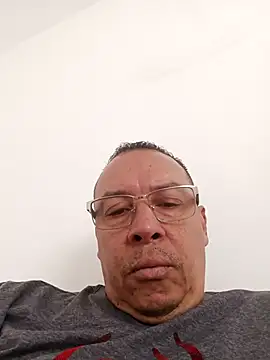 Snapshot of OrionStone chatting on October 7, 8:28 pm OrionStone online show from October 7, 8:28 pm