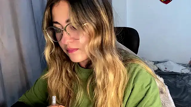 emma  bell  online show from November 14, 11:46 pm