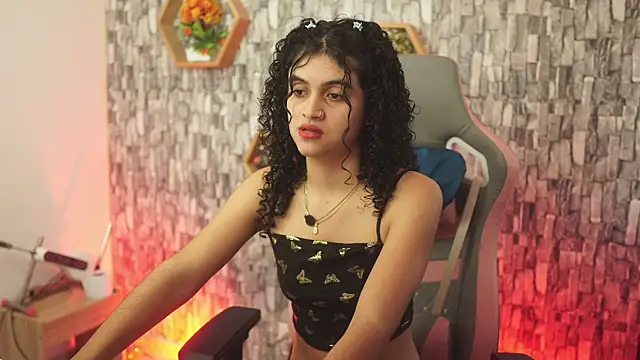 bonniie 98  online show from April 7, 7:03 pm