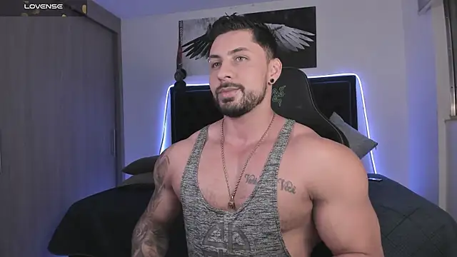 santi aesthetic online show from April 11, 11:31 pm