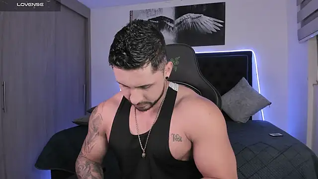 santi aesthetic online show from April 25, 3:09 am