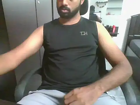 lovelyakash69 online show from April 2, 8:34 am