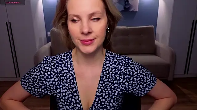 Snapshot of MelanieBennett chatting on April 19, 6:02 am MelanieBennett online show from April 19, 6:02 am