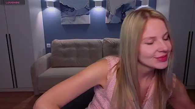 Snapshot of MelanieBennett chatting on May 3, 6:08 am MelanieBennett online show from May 3, 6:08 am