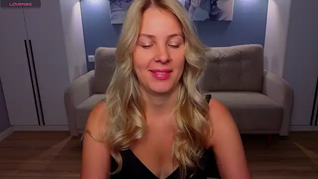 Snapshot of MelanieBennett chatting on June 17, 7:22 am MelanieBennett online show from June 17, 7:22 am