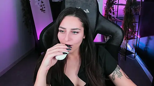 ValeriiMills online show from October 25, 2:56 pm