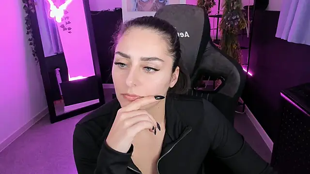 ValeriiMills online show from November 8, 4:40 pm