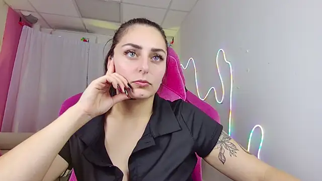 ValeriiMills online show from November 25, 3:45 pm