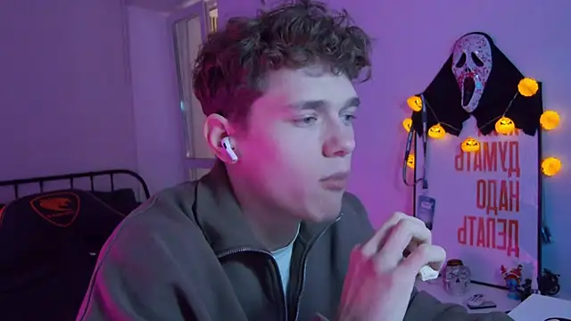 DanyDavis online show from October 30, 5:02 pm