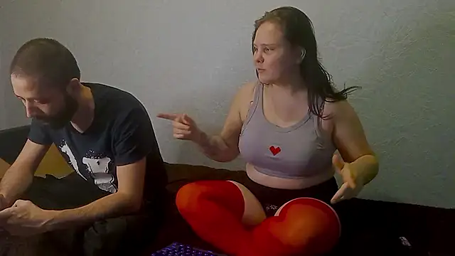 Snapshot of SweetPiggyx chatting on March 28, 7:13 pm SweetPiggyx online show from March 28, 7:13 pm