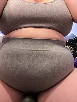 Snapshot of Raven_Magical_Milf chatting on July 8, 10:31 am Raven Magical Milf online show from July 8, 10:31 am