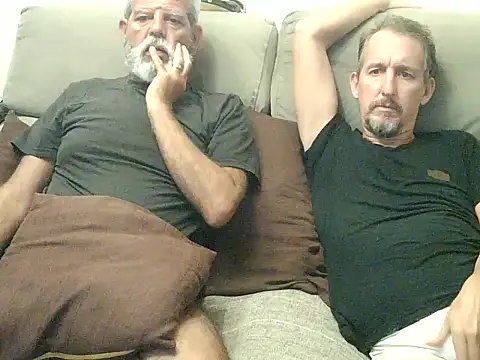 Snapshot of CasalcwBR chatting on April 8, 10:32 pm CasalcwBR online show from April 8, 10:32 pm