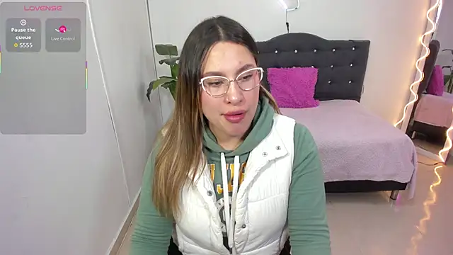 saaya tay online show from September 16, 3:18 am