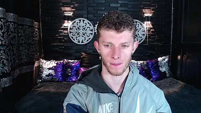 Snapshot of andrewxbi chatting on September 16, 11:11 am andrewxbi online show from September 16, 11:11 am