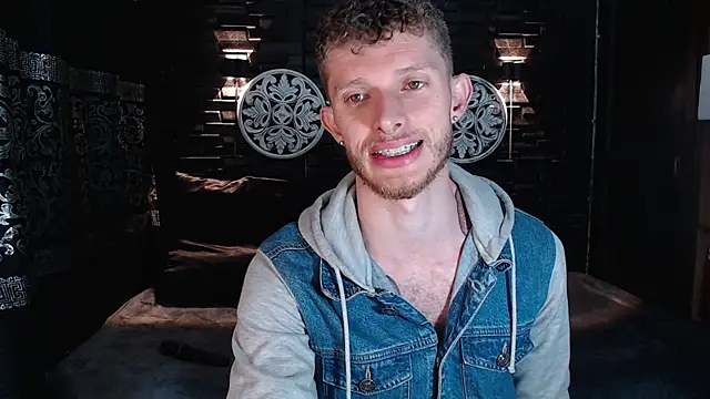 Snapshot of andrewxbi chatting on October 15, 11:21 am andrewxbi online show from October 15, 11:21 am