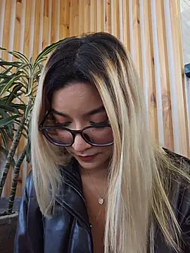 Pretty roxxyy online show from April 1, 2:25 pm