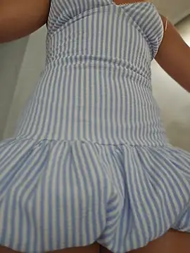 Snapshot of Pretty_roxxyy chatting on May 5, 1:30 pm Pretty roxxyy online show from May 5, 1:30 pm