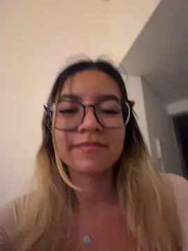 Pretty roxxyy online show from June 17, 2:14 am