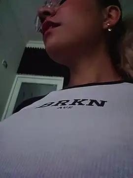 Pretty roxxyy online show from June 27, 11:15 am