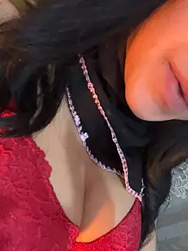 Snapshot of QueenLujaine chatting on March 29, 7:03 pm QueenLujaine online show from March 29, 7:03 pm