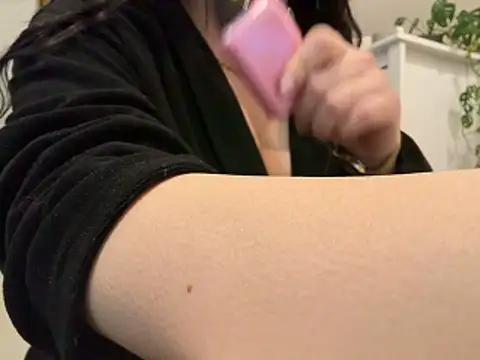 Snapshot of MoonlitLust chatting on April 25, 7:11 pm MoonlitLust online show from April 25, 7:11 pm