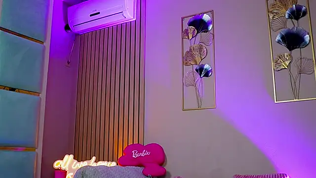 SabrinaJade online show from October 17, 5:32 am