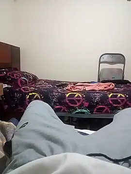 Snapshot of camobud chatting on March 21, 11:01 pm camobud online show from March 21, 11:01 pm