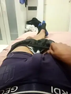 Snapshot of camobud chatting on November 7, 10:43 pm camobud online show from November 7, 10:43 pm