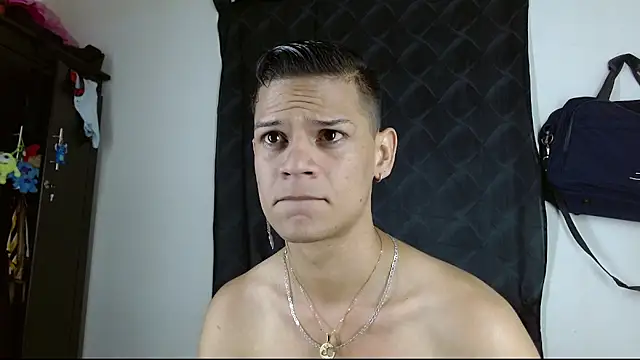 Snapshot of axce1_boy24 chatting on November 7, 1:11 pm axce1 boy24 online show from November 7, 1:11 pm