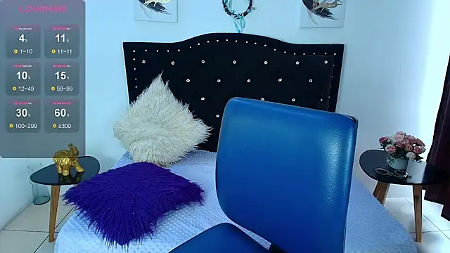 Ariana F W online show from November 14, 1:21 pm