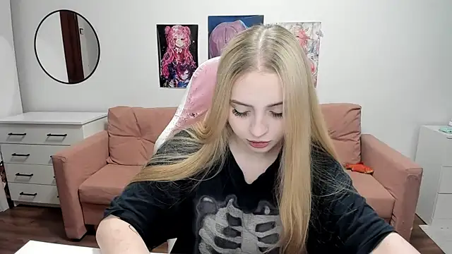 Snapshot of mistress_lain chatting on June 23, 2:37 pm mistress lain online show from June 23, 2:37 pm
