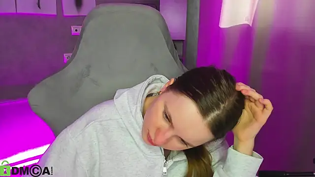 Candy Cansew online show from March 21, 8:19 am