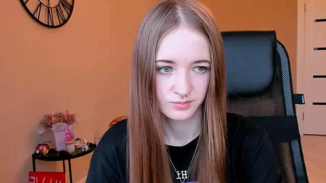 Snapshot of KateKayer chatting on October 22, 9:31 am KateKayer online show from October 22, 9:31 am
