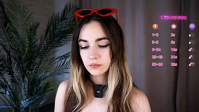 Snapshot of CupSizeGirl chatting on September 8, 4:50 pm CupSizeGirl online show from September 8, 4:50 pm