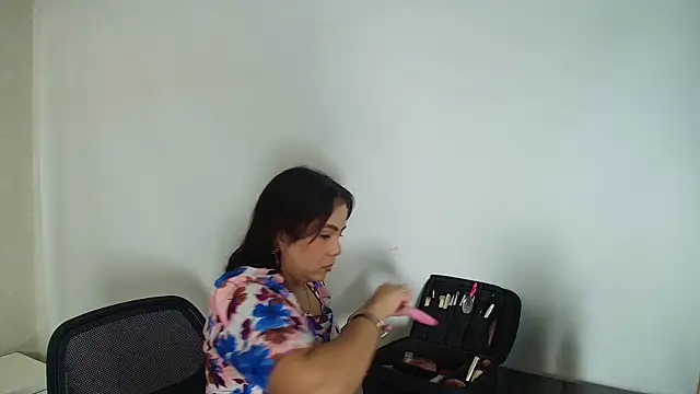  Victoria Collins online show from November 3, 10:49 am