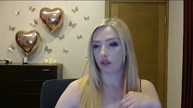 Snapshot of Wild_Silk_Desire chatting on June 23, 4:27 pm Wild Silk Desire online show from June 23, 4:27 pm