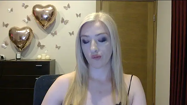 Snapshot of Wild_Silk_Desire chatting on June 25, 4:44 pm Wild Silk Desire online show from June 25, 4:44 pm