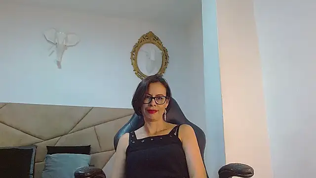 amanda ramirez online show from December 20, 6:37 pm