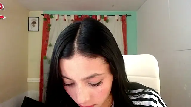 vale miel online show from December 18, 1:55 am