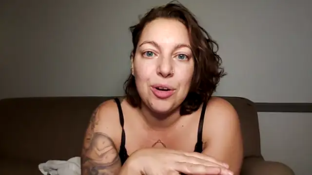 Snapshot of beberoyale chatting on November 15, 1:14 am beberoyale online show from November 15, 1:14 am