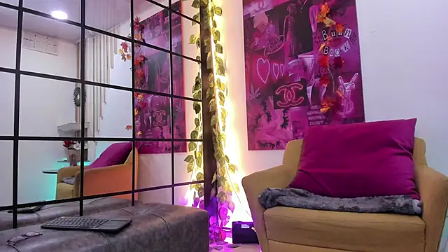 floraginette online show from November 25, 6:19 pm