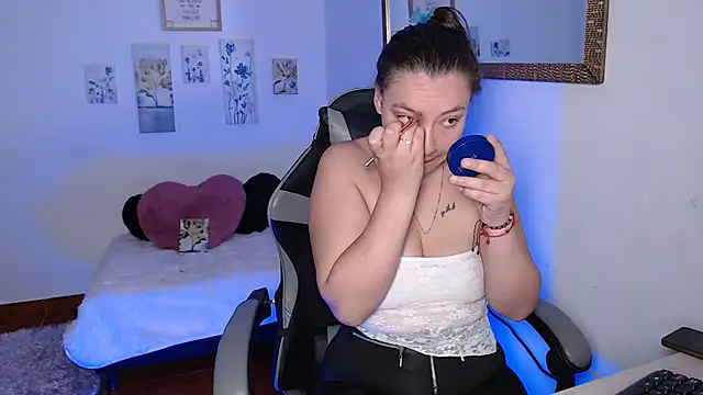 Snapshot of mariaana__222 chatting on February 6, 6:51 am mariaana 222 online show from February 6, 6:51 am