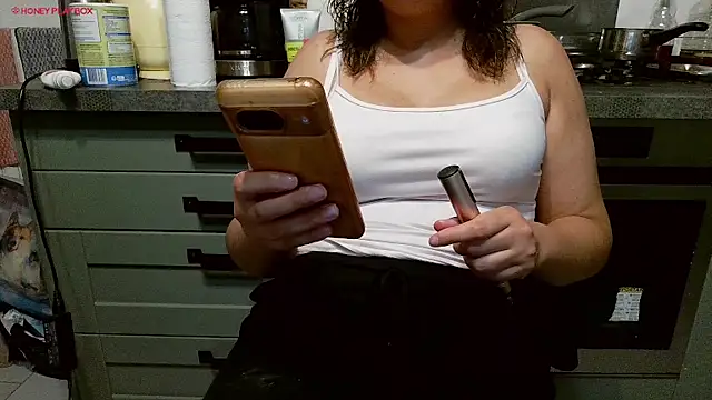 Snapshot of melyssa_luv chatting on July 11, 1:14 pm melyssa luv online show from July 11, 1:14 pm