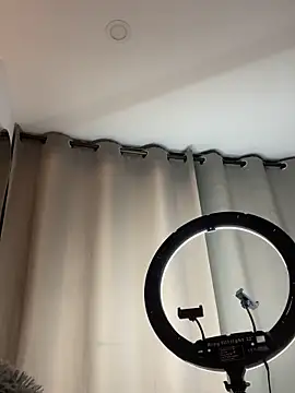 alissradiante1 online show from October 16, 2:45 am