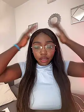 alissradiante1 online show from April 9, 3:28 am