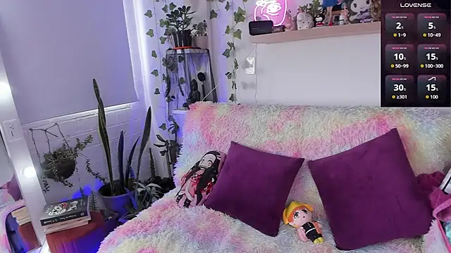 sarahminage  online show from June 15, 6:21 pm