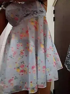 Snapshot of RoseLiveSL chatting on October 15, 5:02 pm RoseLiveSL online show from October 15, 5:02 pm