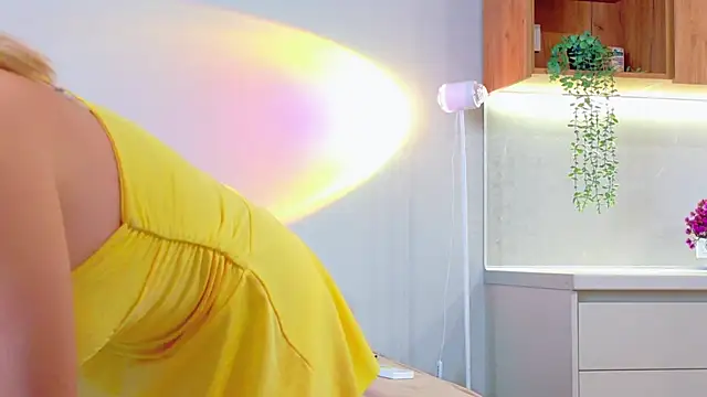 StarrShinee online show from September 20, 2:45 am