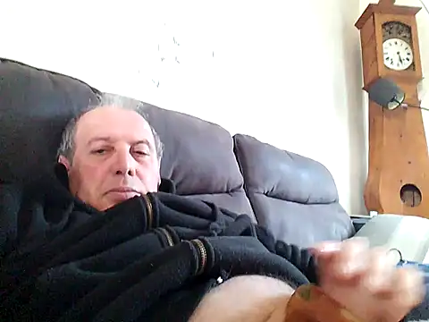 Snapshot of Vince072 chatting on October 20, 11:32 am Vince072 online show from October 20, 11:32 am