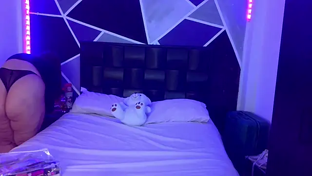 jazminslut online show from April 15, 1:01 am